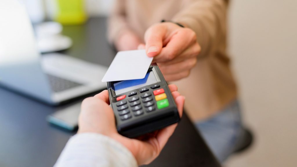 Những ưu điểm của đáo hạn thẻ tín dụng