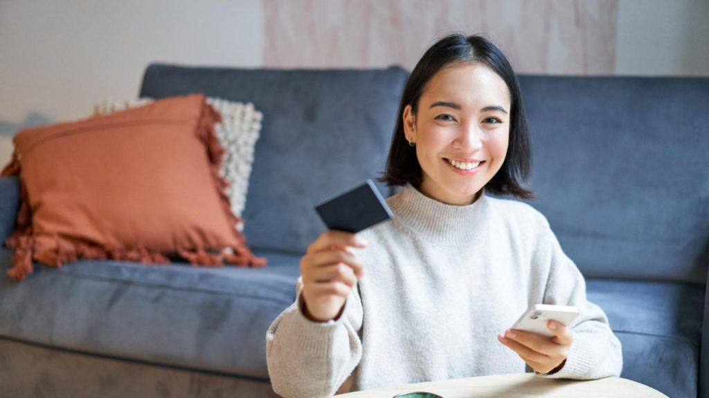 Sử dụng thẻ tín dụng khi mua sắm trực tuyến sao cho an toàn